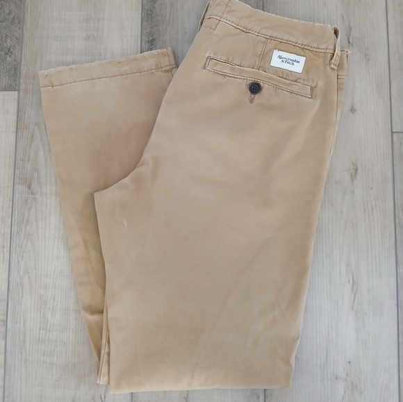 Abercrombie & Fish Men's Chino Khakis Pants in Tan. Size W32 x L30 - Picture 5 of 7